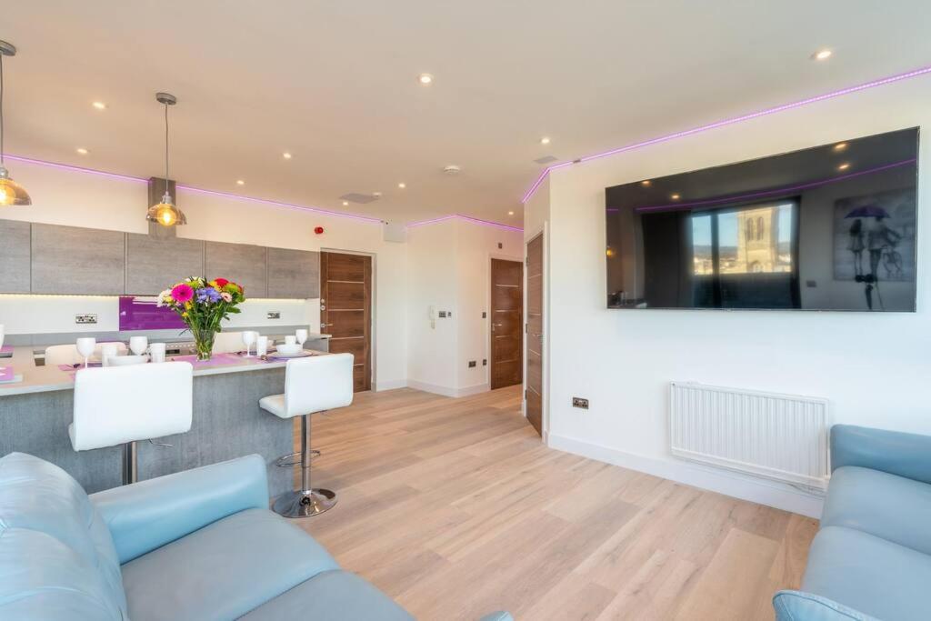 Central Penthouse With Hot Tub & Views 22 Cheltenham Exteriör bild