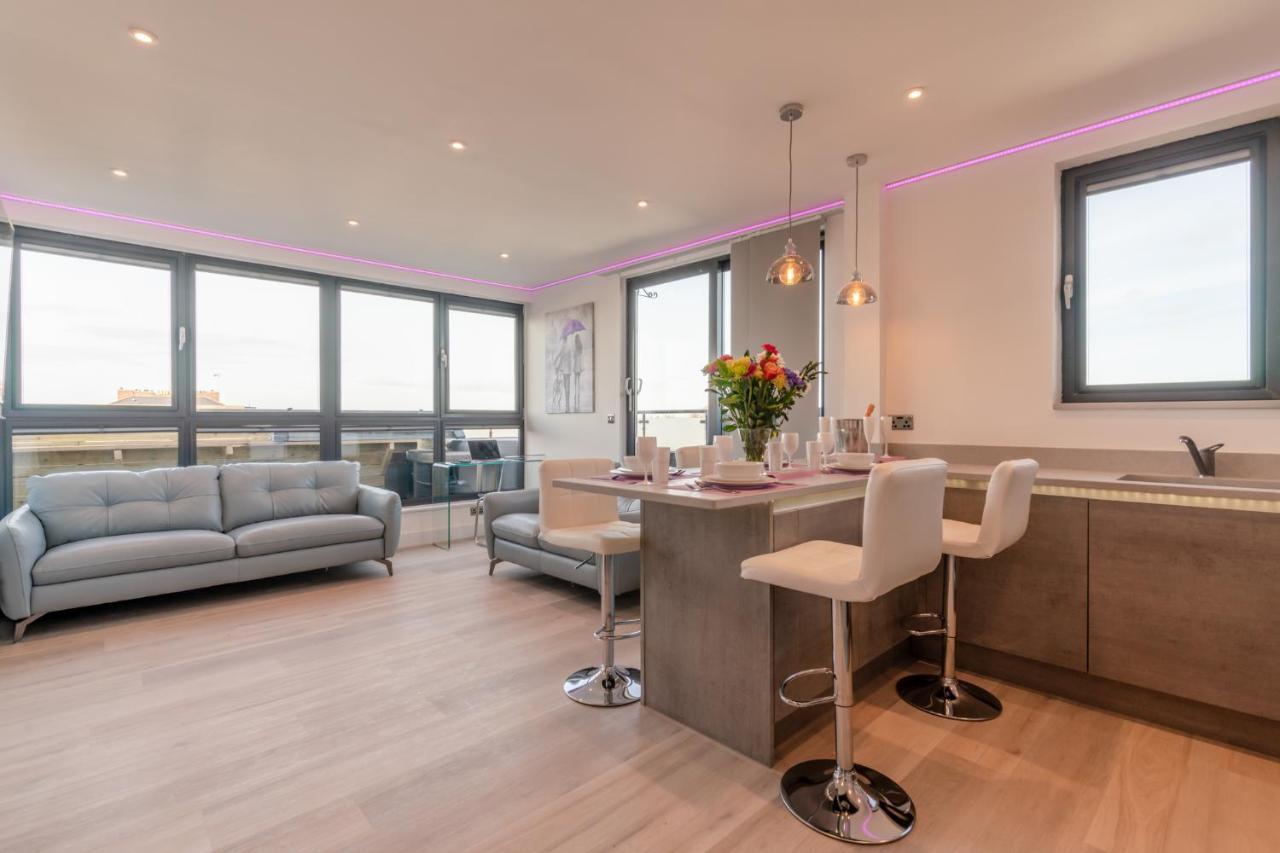 Central Penthouse With Hot Tub & Views 22 Cheltenham Exteriör bild