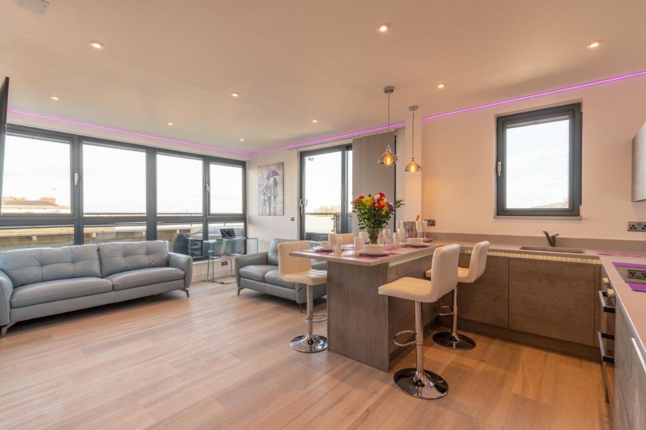 Central Penthouse With Hot Tub & Views 22 Cheltenham Exteriör bild