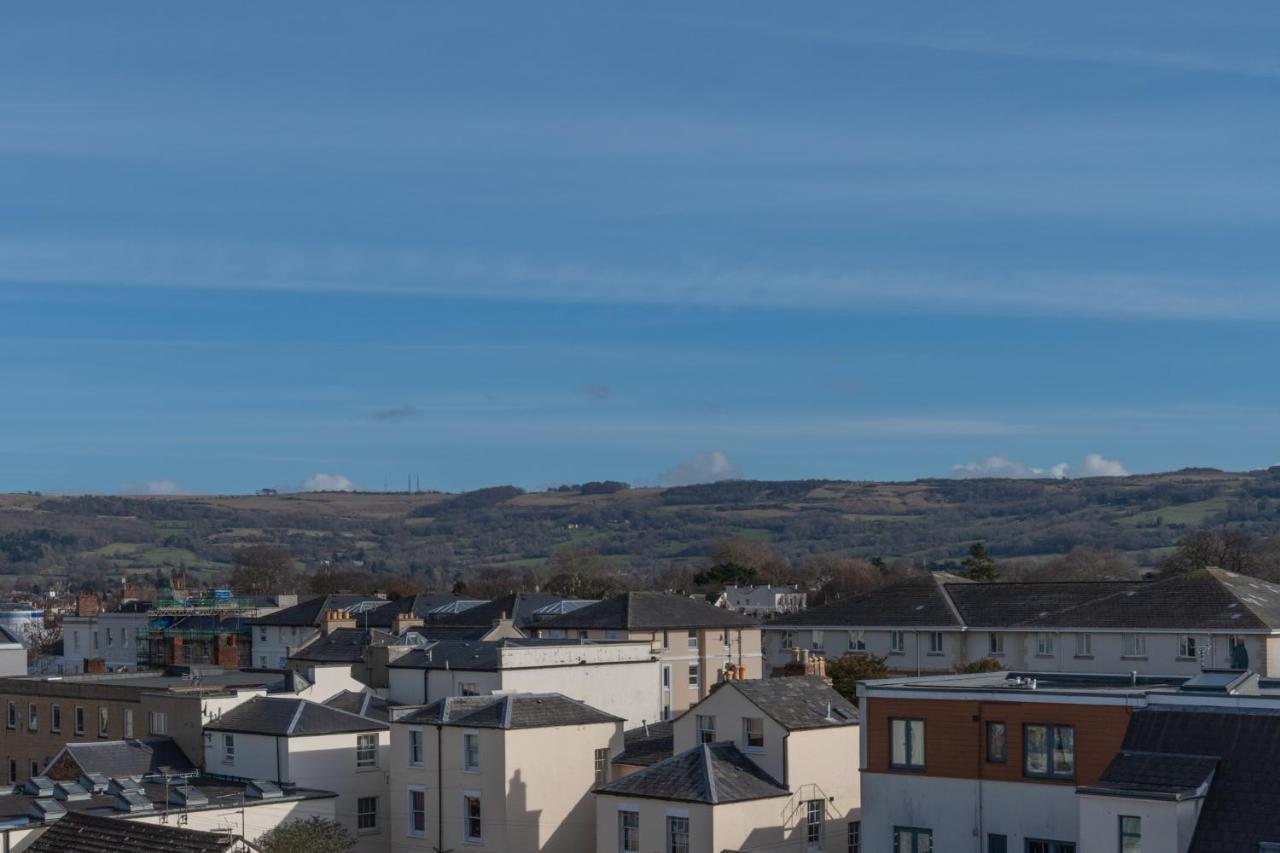 Central Penthouse With Hot Tub & Views 22 Cheltenham Exteriör bild